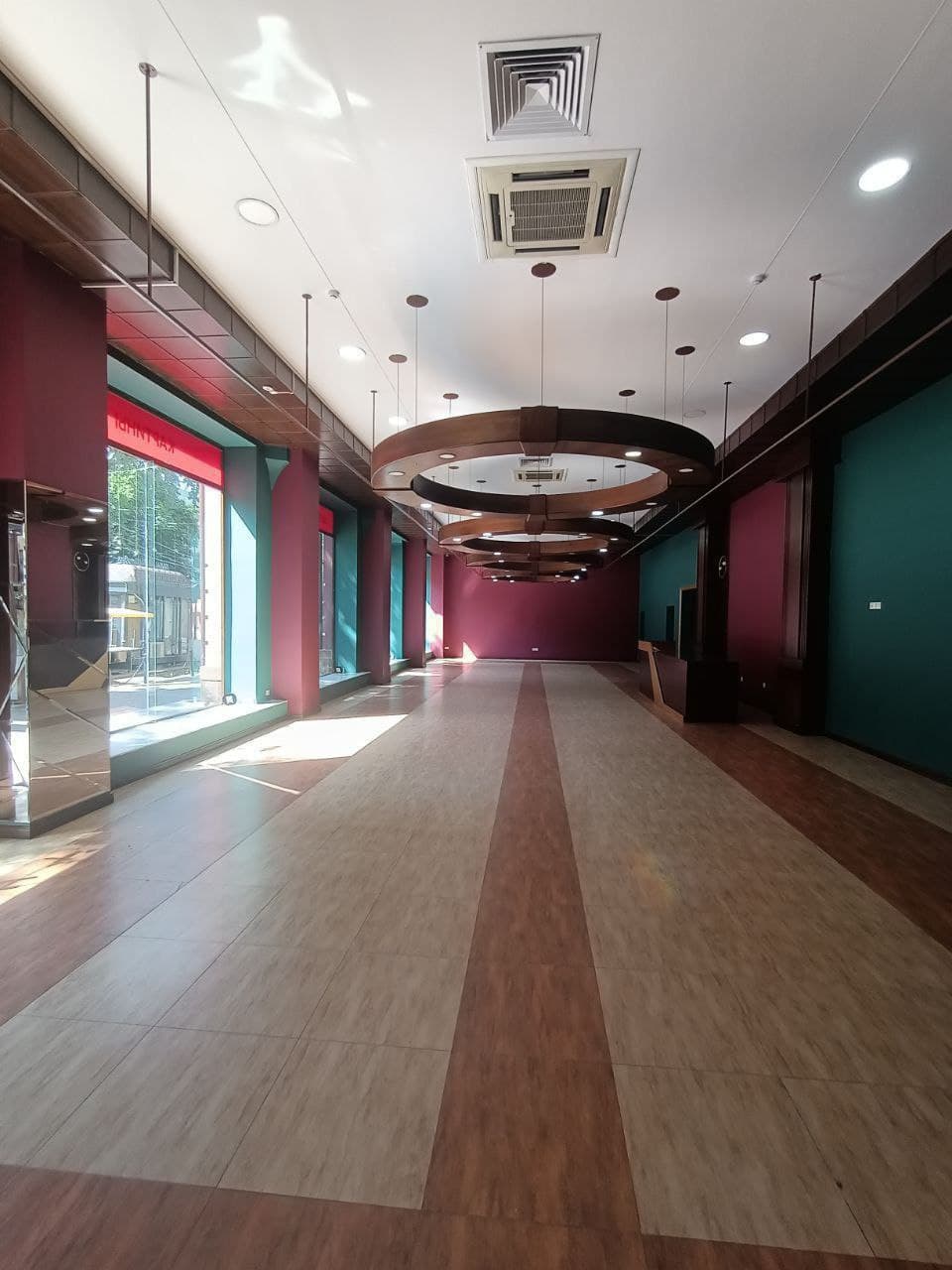 Коммерческое помещение 290 кв.м у ТЦ Пойтахт